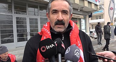 Muş'ta annelerin evlat nöbeti soğuk havaya rağmen devam ediyor