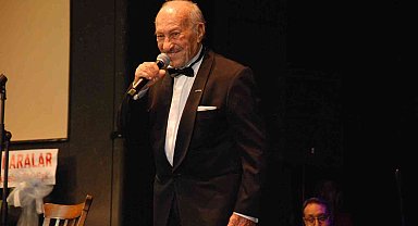 Mustafa Sağyaşar 70. sanat yılını Adana'da konserle kutladı