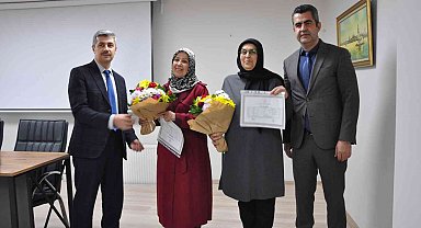 Mustafakemalpaşa'da açık lise mezunları diplomalarını aldı