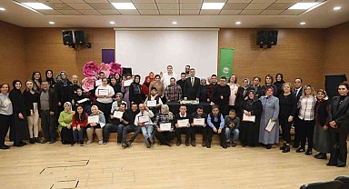 Mutlulukları gözlerine yansıdı