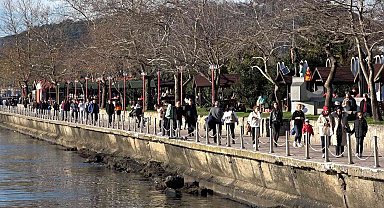 Ocak ayında vatandaşlar sıcak havayı görünce sahile akın etti