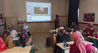 Öğrenci velilerine jandarmadan "En iyi Narkotik Anne" eğitimi