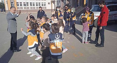 Öğrenciler Dr. Yılmaz'ı soru yağmuruna tuttu