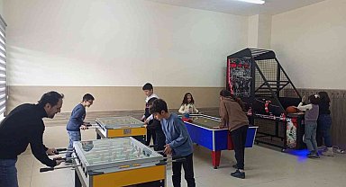 Öğrenciler, Kış Okulu'nda hem öğreniyor, hem eğleniyorlar