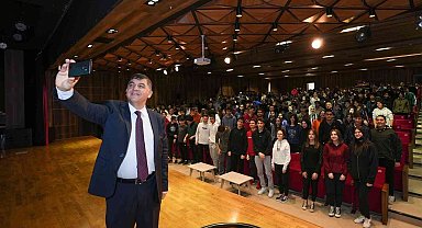 Öğrencilerle kariyer günlerinde buluştu
