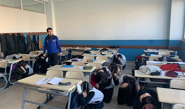 Okulda deprem tahliye tatbikatı