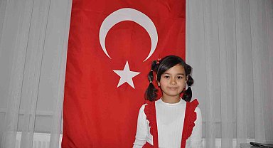 Okuma yazma bilmiyor ama İstiklal Marşı'nın 10 kıtasını ezbere okuyor