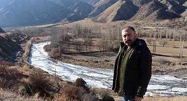 Oltu Çayı buz tuttu
