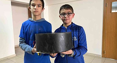 Ortaokul öğrencileri akıllı robot süpürge yaptı