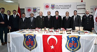 Osmaniye protokolünden kitap bağışı