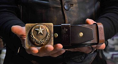 Osmanlı döneminde subayların kullandığı kemerleri üretiyor