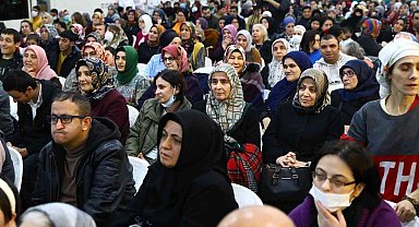 Otistik yazar Birsen Başar, Bağcılar'da otizmi anlattı