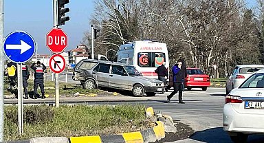 Otomobil elektrik direğine çarptı: 1 yaralı