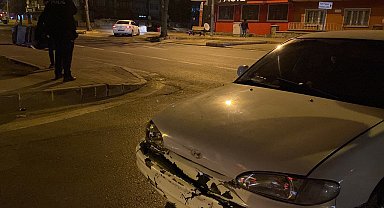 Otomobil ile moped çarpıştı:1 yaralı