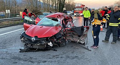 Otoyolda feci kaza, tır karşı şeride geçti: 1 ölü, 1 yaralı