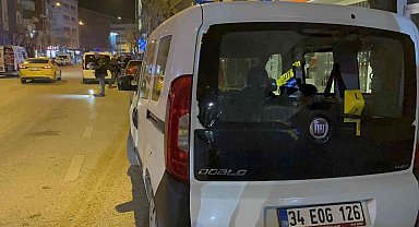 Park halindeki 3 araç maganda kurşununa hedef oldu
