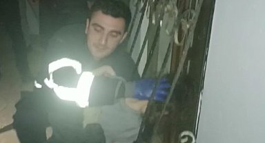 Pencerenin demirine sıkışan çocuğu itfaiye kurtardı
