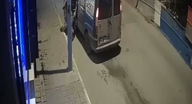 Pendik'te kontak anahtarı üzerinde bırakılan ticari araç çalındı
