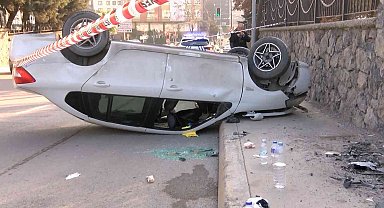 Pendik'te kontrolden çıkan otomobil takla attı: 4 yaralı