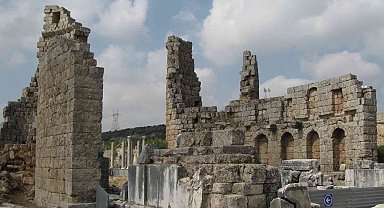 Perge Antik Kenti'ne rekor ziyaretçi