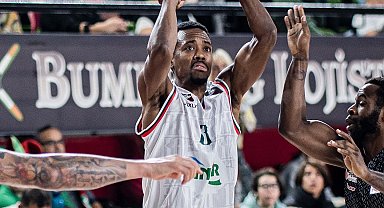 Pınar Karşıyakalı Errick McCollum zirvede