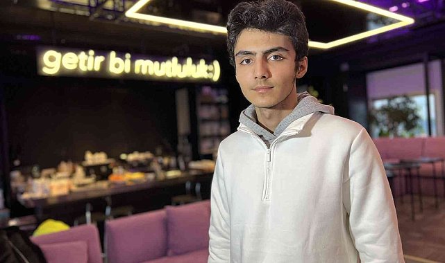 Piyano çalan kuryenin hayali piyanist olmak