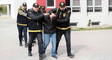 Polis baskınında evleri cephanelik gibi çıktı