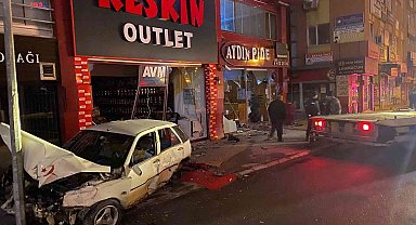 Polisten kaçan alkollü şahıs önce dükkana sonra direğe çarptı