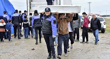 Polisten tarım işçilerine yatak desteği