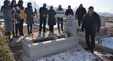 Prof Dr Kurt Mezarı başında anıldı