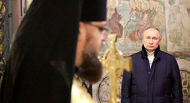 Putin Noel ayinine tek başına katıldı