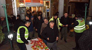 Regaip Kandilinde mevlid şekeri ile ağızlar tatlandı