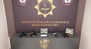 Rize'de durdurulan araçta ruhsatsız tabanca ve uyuşturucu yakalandı