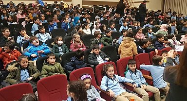 Sahne Tiyatrosu, Erzincan'da 2023 yılının ilk tiyatro perdesini çocuklar için açtı