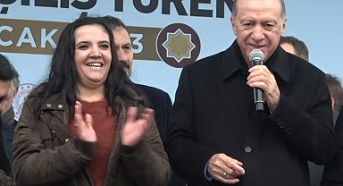 Sahneye çıkıp Cumhurbaşkanı Erdoğan ile şarkı söyledi