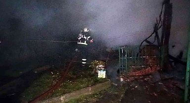 Samanlık yangınında itfaiye eri dumandan etkilendi