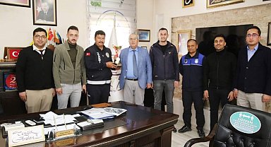 Şampiyonluk kupasını Başkan Arslan'a getirdiler