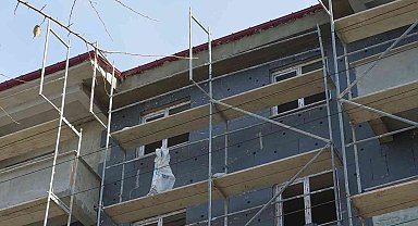 Samsun'da 4. kattan düşen mantolama işçisi hayatını kaybetti