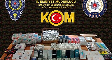 Samsun'da kaçak cep telefonu ve aksesuarı ele geçirildi