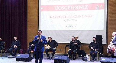 Sanatçı Mahmut Tuncer gazetecileri coşturdu