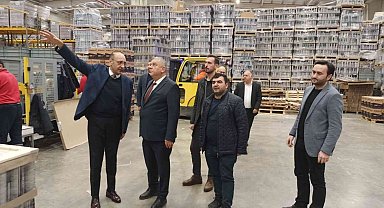 Sanayicinin sorunlarını yerinde dinliyor