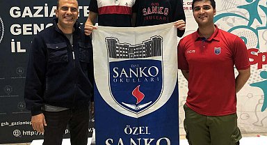 Sanko okulları yüzücüleri bölge birincisi ve üçüncüsü oldu