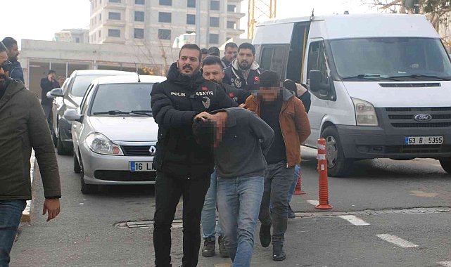 Şanlıurfa'da polis ve muhabirin yaralandığı kavgayla ilgili gözaltına alınan zanlılar adliyede