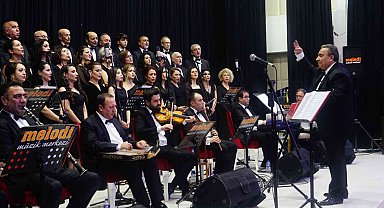 Şehr-i Dilara Müzik Topluluğu söylediği şarkılarla unutulmaz bir gece yaşattı