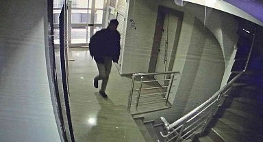 Sekerek geldiği apartmanda, eşyaları çalıp topladıkça iyileşti
