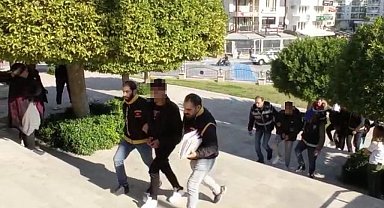 Selam kavgasında kafasından silahla yaralandı