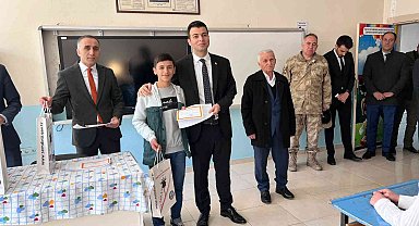 Şemdinli'de miniklerin karne heyecanı