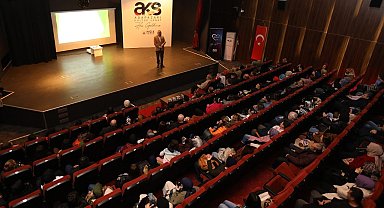 Senai Demirci OKM'de sevenleriyle buluştu