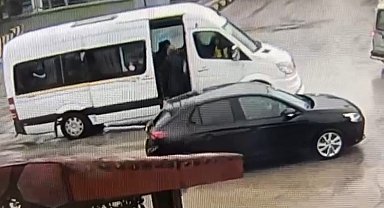 Servis şoförü öğrencileri tokatladı