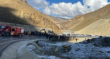 Siirt'te minibüs devrildi: 6'sı ağır 12 yaralı